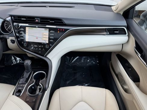 Used 2018 Toyota Camry XLE image 25