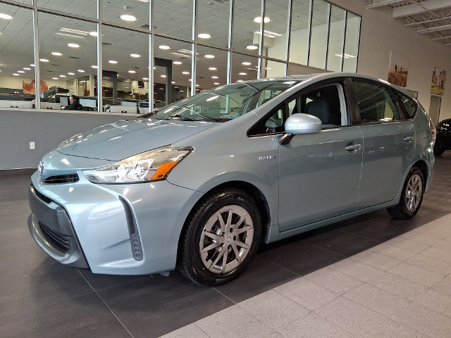 Used 2017 Toyota Prius V Two w/ Carpet Mat Package FWD image 3