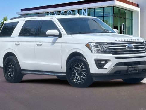Used 2020 Ford Expedition XLT w/ Equipment Group 202A AWD/4WD image 2