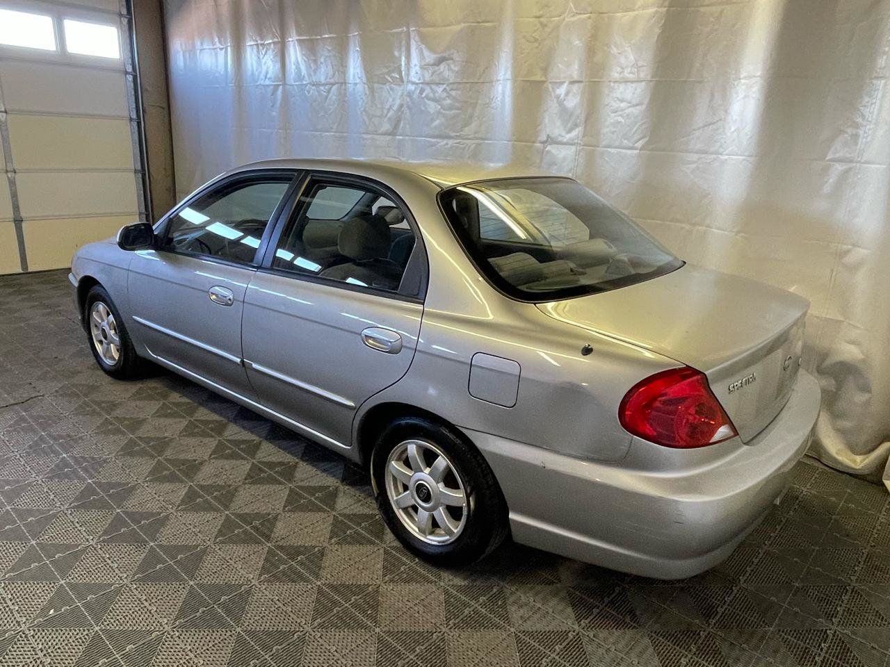 Used 2004 Kia Spectra Sedan FWD image 4
