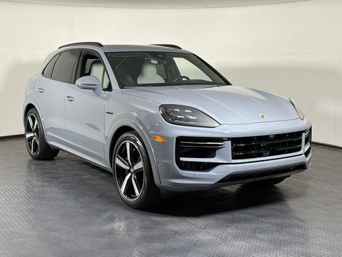 Certified 2024 Porsche Cayenne Turbo AWD/4WD image 9