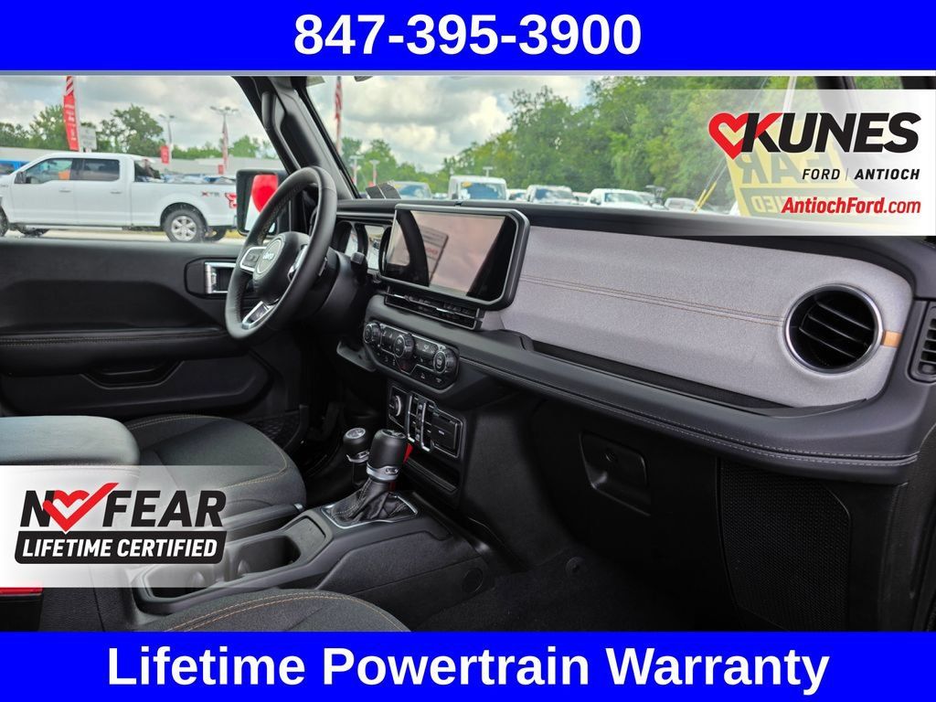 Used 2025 Jeep Wrangler Unlimited Sahara AWD/4WD image 38