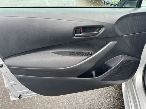 Used 2025 Toyota Corolla LE FWD image 17