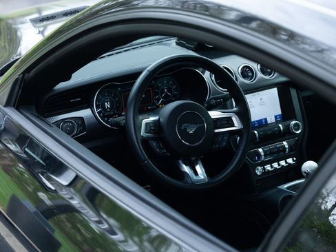 Used 2022 Ford Mustang GT Premium w/ GT Performance Package RWD image 5