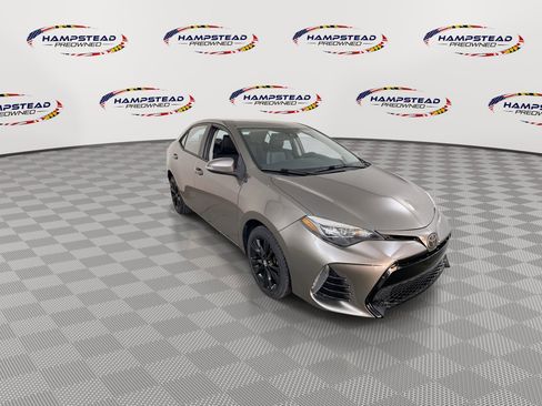 Used 2018 Toyota Corolla SE FWD image 2