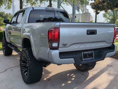 Used 2022 Toyota Tacoma SR5 w/ Technology Package AWD/4WD image 8