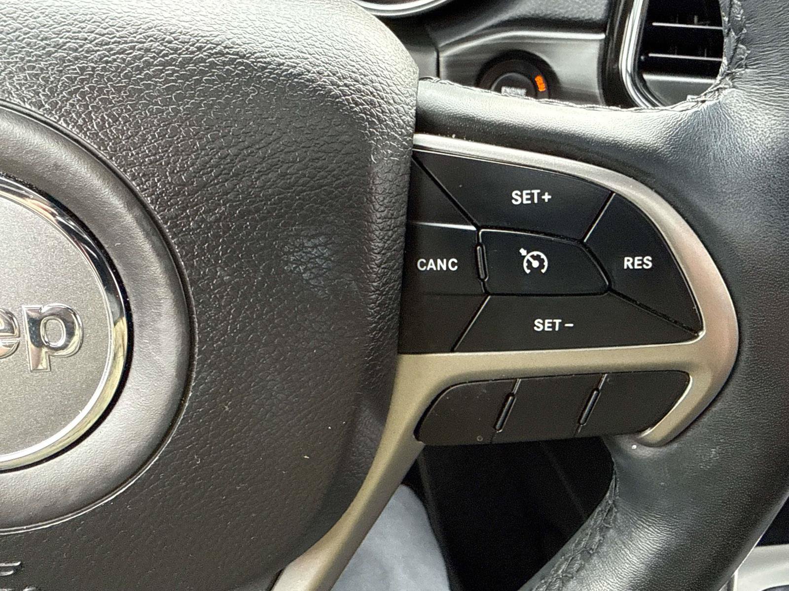 Used 2022 Jeep Grand Cherokee Limited AWD/4WD image 25