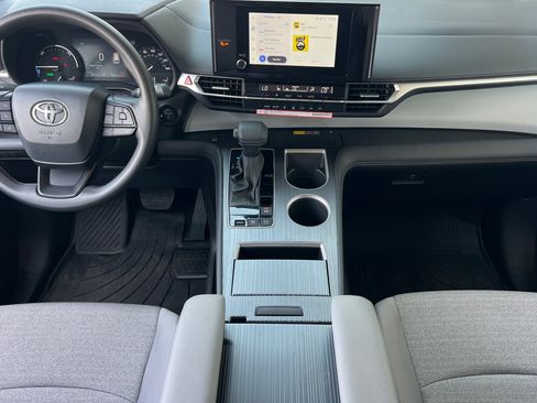Certified 2026 Toyota Sienna LE FWD image 13