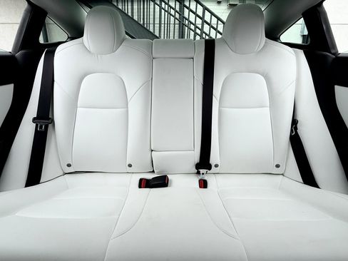 Used 2020 Tesla Model 3 Standard Range Plus image 18