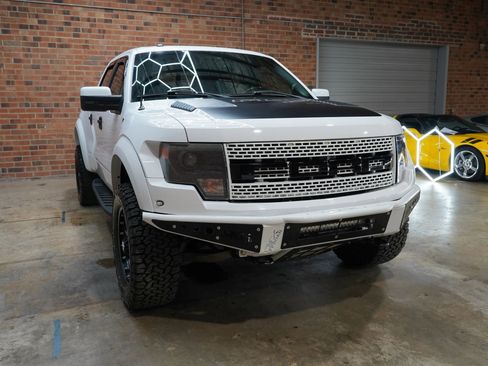 Used 2014 Ford F150 Raptor w/ Equipment Group 801A Luxury image 4