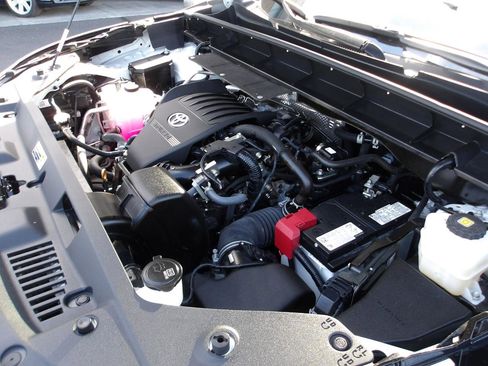 Used 2023 Toyota Highlander XLE AWD/4WD image 26