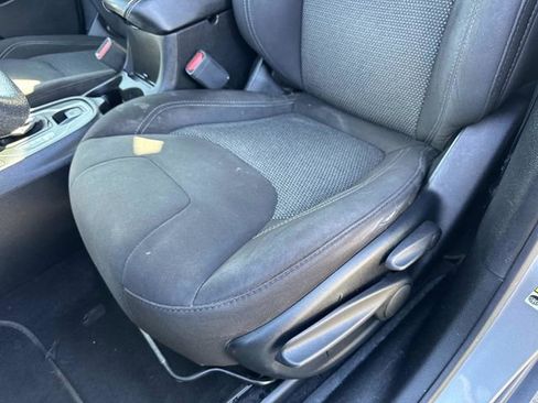 Used 2019 Jeep Cherokee Latitude w/ Popular Appearance Group image 22