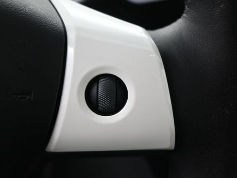 Used 2024 Tesla Model Y Long Range AWD/4WD image 20