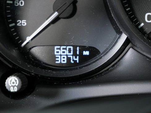 Certified 2025 Porsche Macan AWD image 12