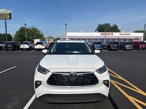 Used 2023 Toyota Highlander Limited AWD/4WD image 11