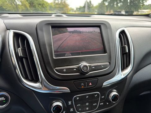 Used 2022 Chevrolet Equinox LT FWD image 17