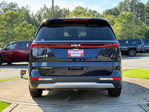 Used 2023 Kia Carnival LX w/ Paint Protection Package FWD image 6