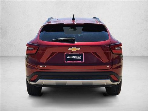 Used 2025 Chevrolet Trax LT FWD image 7