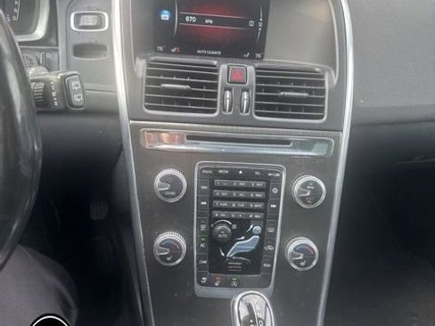 Used 2015 Volvo XC60 T5 Premier image 11