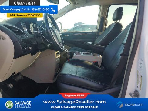 Used 2016 Chrysler Town & Country Touring image 9