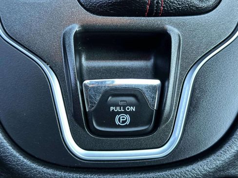 Used 2019 Jeep Cherokee Trailhawk w/ Cold Weather Group AWD/4WD image 34