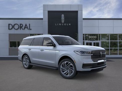 New 2026 Lincoln Navigator Premiere image 7
