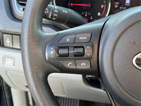 Used 2019 Kia Sedona LX image 27