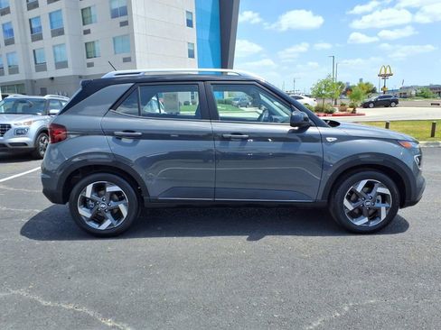 Used 2025 Hyundai Venue Limited FWD image 6