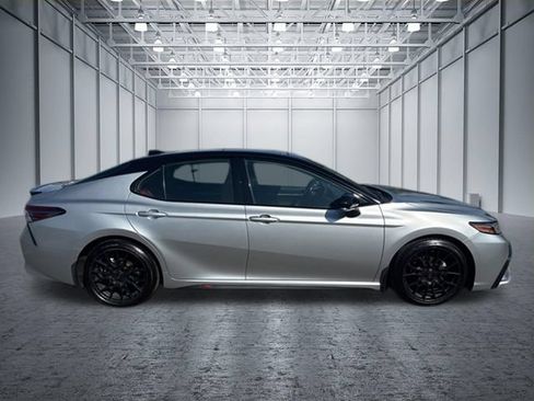 Used 2022 Toyota Camry XSE FWD image 6