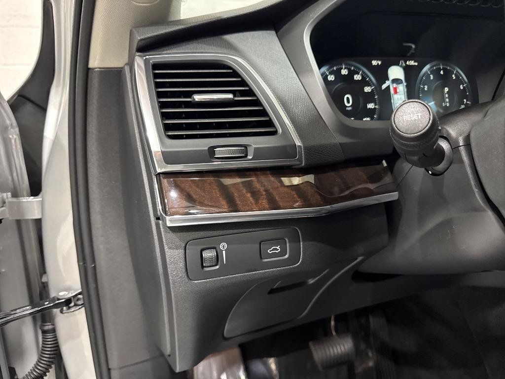 Used 2019 Volvo XC90 T6 Momentum w/ Protection Package AWD/4WD image 31