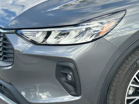 Used 2023 Ford Escape SE w/ Class II Trailer Tow Package image 11