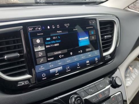 Certified 2024 Chrysler Pacifica Touring-L image 13