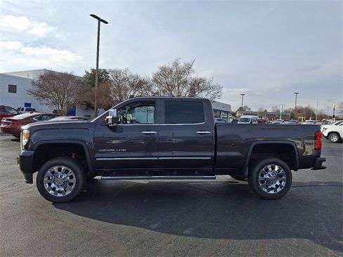 Used 2016 GMC Sierra 2500 Denali w/ Duramax Plus Package image 4