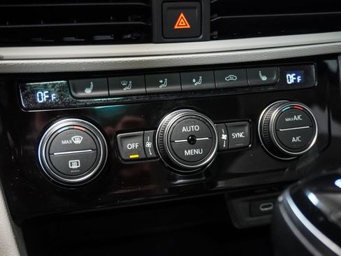 Used 2024 Volkswagen Jetta SE FWD image 20