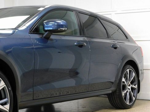 Used 2026 Volvo V90 B6 Cross Country Ultra image 19