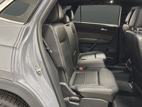 Used 2021 Volkswagen Atlas Cross Sport SEL R-Line w/ Luggage Net & Mats Package AWD/4WD image 26