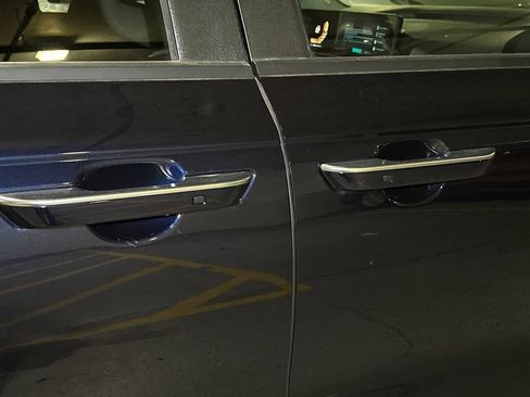 New 2026 Kia Carnival EX FWD image 9