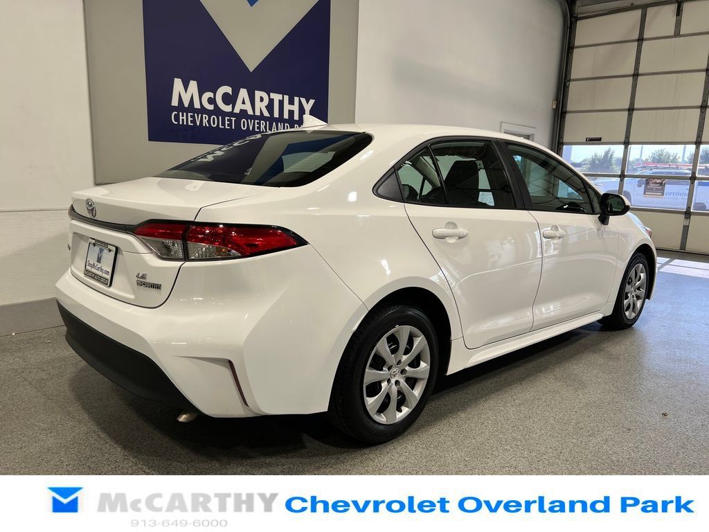 Used 2025 Toyota Corolla LE FWD image 5