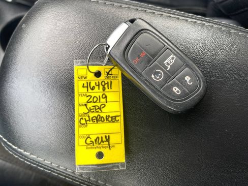 Used 2019 Jeep Cherokee Limited AWD/4WD image 31