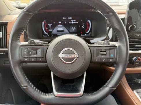 Used 2024 Nissan Pathfinder Platinum w/ Cargo Package image 16