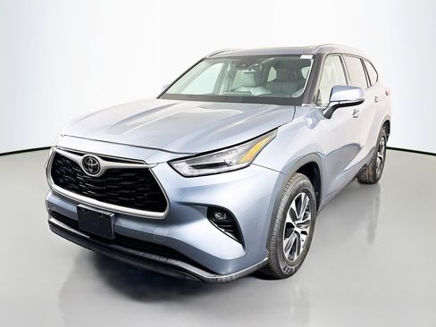 Used 2021 Toyota Highlander XLE image 4