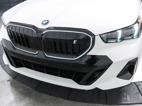 New 2026 BMW i5 eDrive40 w/ M Sport Package image 11