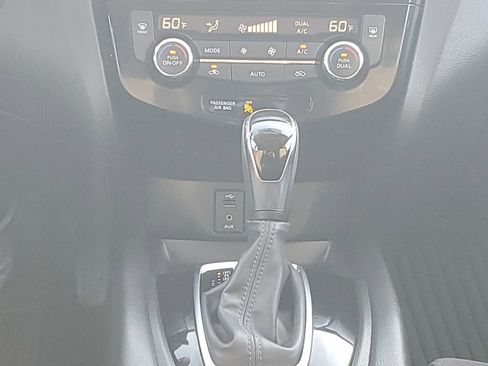 Used 2018 Nissan Rogue Sport SV w/ SV All-Weather Package AWD/4WD image 15