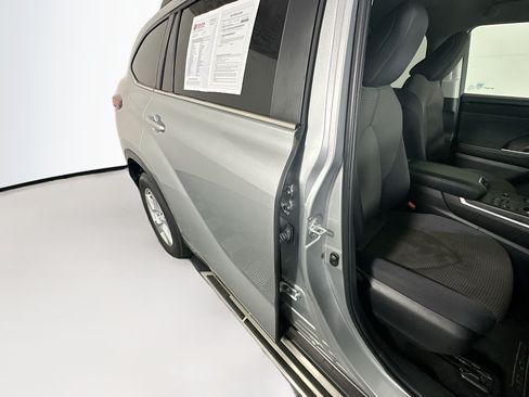 Used 2023 Toyota Highlander L FWD image 28