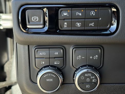 New 2026 GMC Yukon XL Denali w/ Sun & Power Step Package image 19