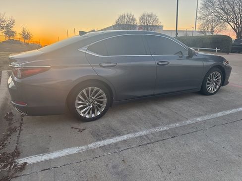 Used 2019 Lexus ES 350 Ultra Luxury w/ Accessory Package 2 image 2