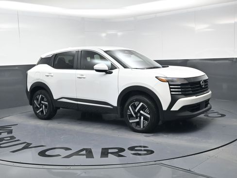 Used 2025 Nissan Kicks SV w/ Charging Package image 15