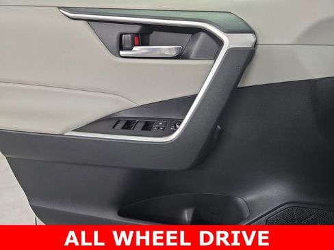 Used 2021 Toyota RAV4 XLE image 27