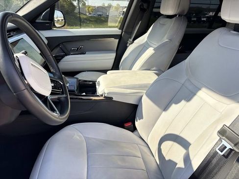 Used 2025 Land Rover Range Rover Sport SE image 11