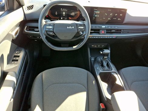 Used 2025 Kia K4 LXS image 10